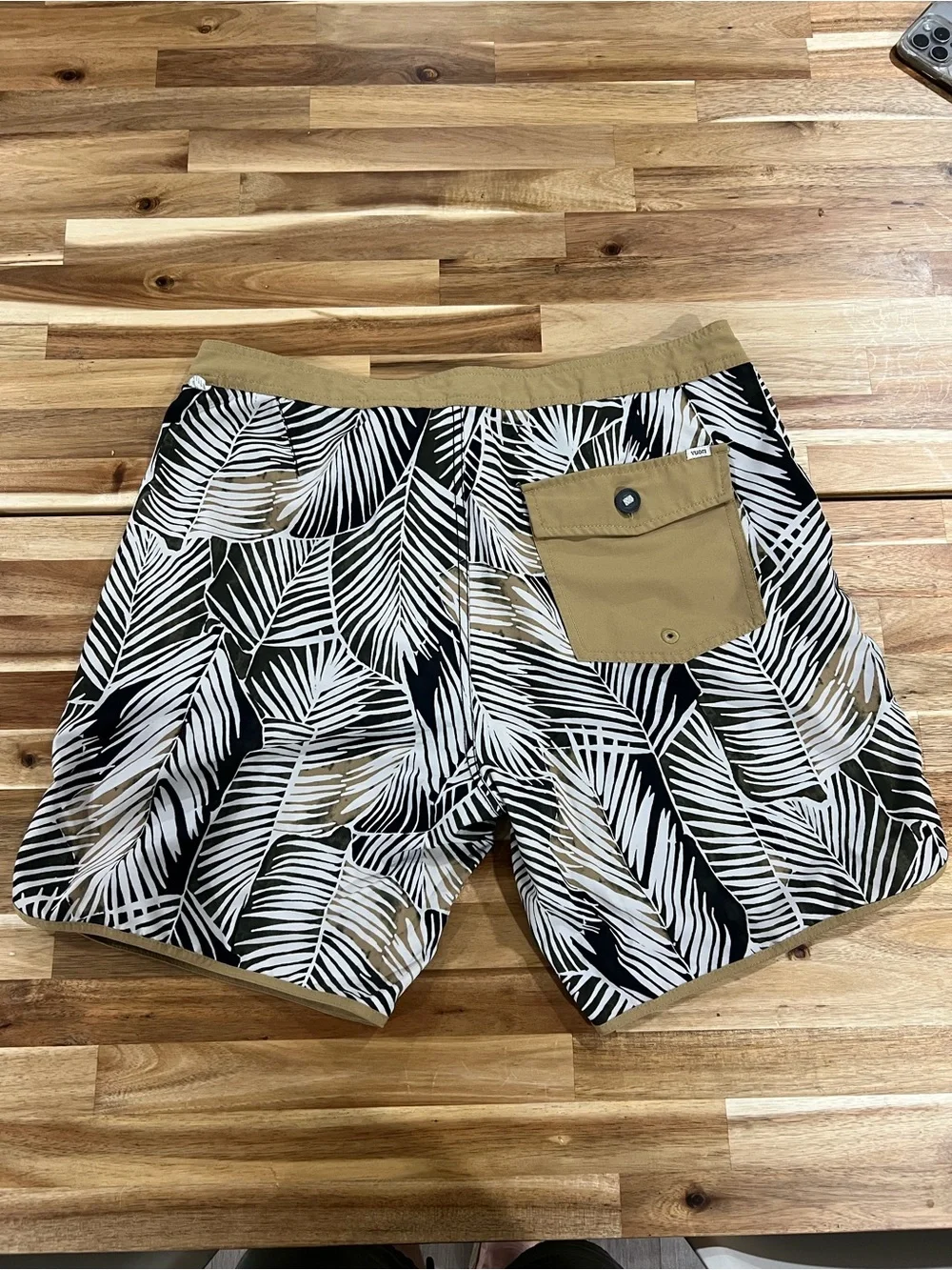 Vuori Men's Palm Leaf Swim Trunks - Tan/Black/White - Size 33
